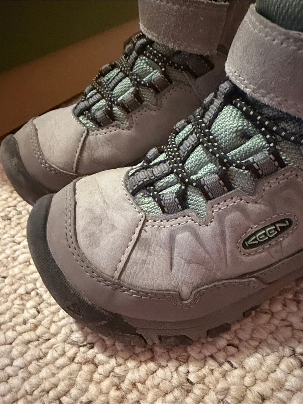 Keen sturdy mid